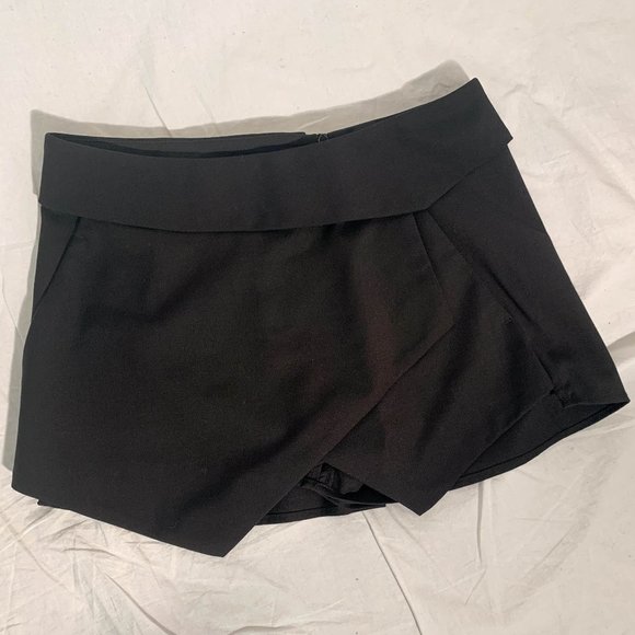 Talula (Aritzia) skort - size 00 - like new - Picture 1 of 6
